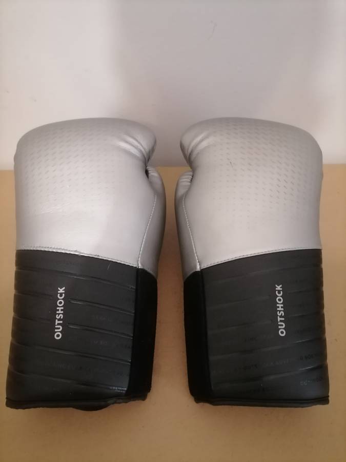 OUTSHOCK Boxing Sparring Gloves 900 - Size_Weight / 16 Oz - Black/Silver - Advanced Boxing Gear