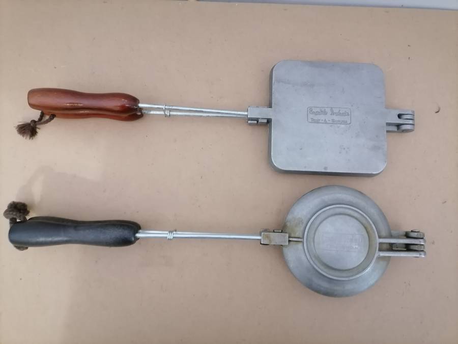 Nice Vintage Toast-A-Bun Jaffle Toaster By Snackle Products & Toast - A - Sandwich