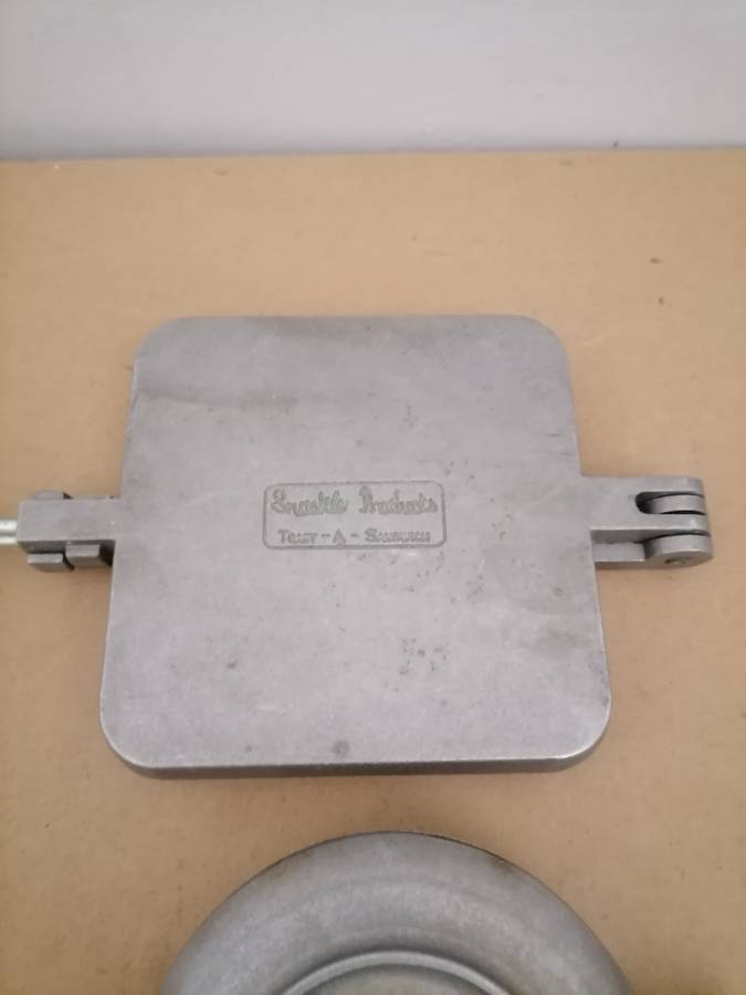 Nice Vintage Toast-A-Bun Jaffle Toaster By Snackle Products & Toast - A - Sandwich