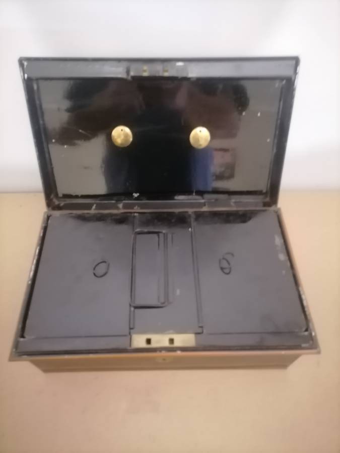 50s vintage black & gold cash tin - British made - LARGE - 31 CM X 19 CM X 12 CM - AMAZING CONDITION