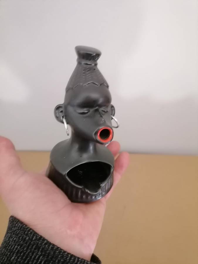 BLACK AMERICANA CERAMIC FIGURINE ASHTRAY VINTAGE AFRICAN WOMAN BLOWS SMOKE!! - AMAZING CONDITION