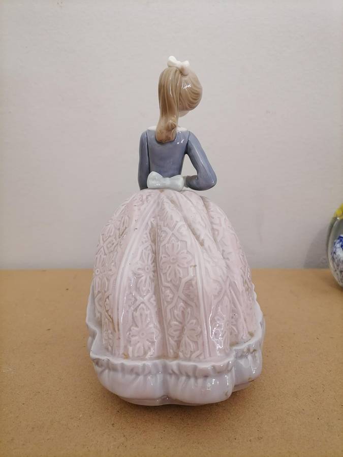 Lladro Figurine - 18 CM "Evita" - 1984-98 - Jose Puche G-2 M