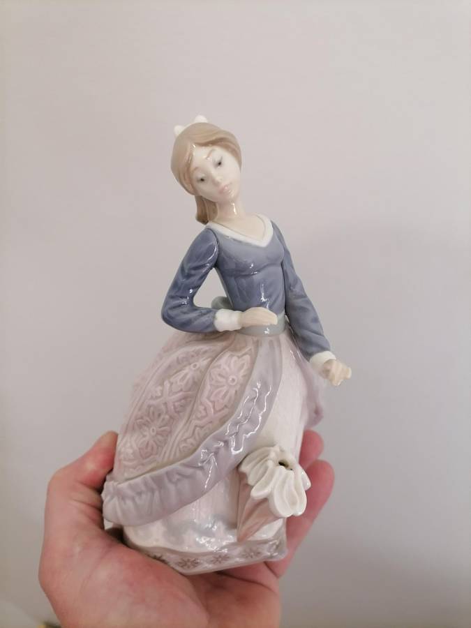 Lladro Figurine - 18 CM "Evita" - 1984-98 - Jose Puche G-2 M