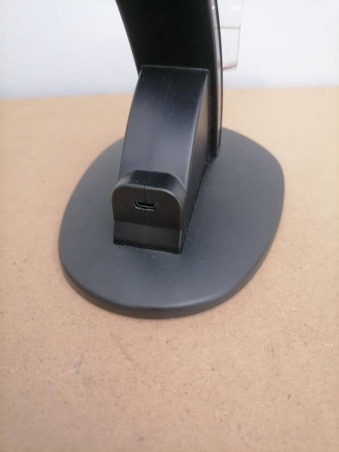 1 X ORIGINAL PS4 CONTROLLER AND 1 DUAL CHARGER AND DOCKING STATION - AMAZING CONDITION - 100% WORKIN