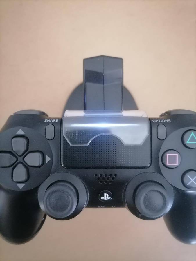 1 X ORIGINAL PS4 CONTROLLER AND 1 DUAL CHARGER AND DOCKING STATION - AMAZING CONDITION - 100% WORKIN