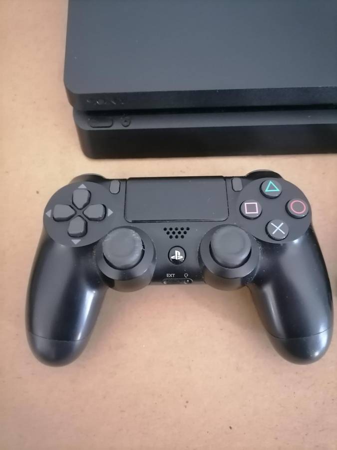 Sony PS4 Console - 500 GB with Controller