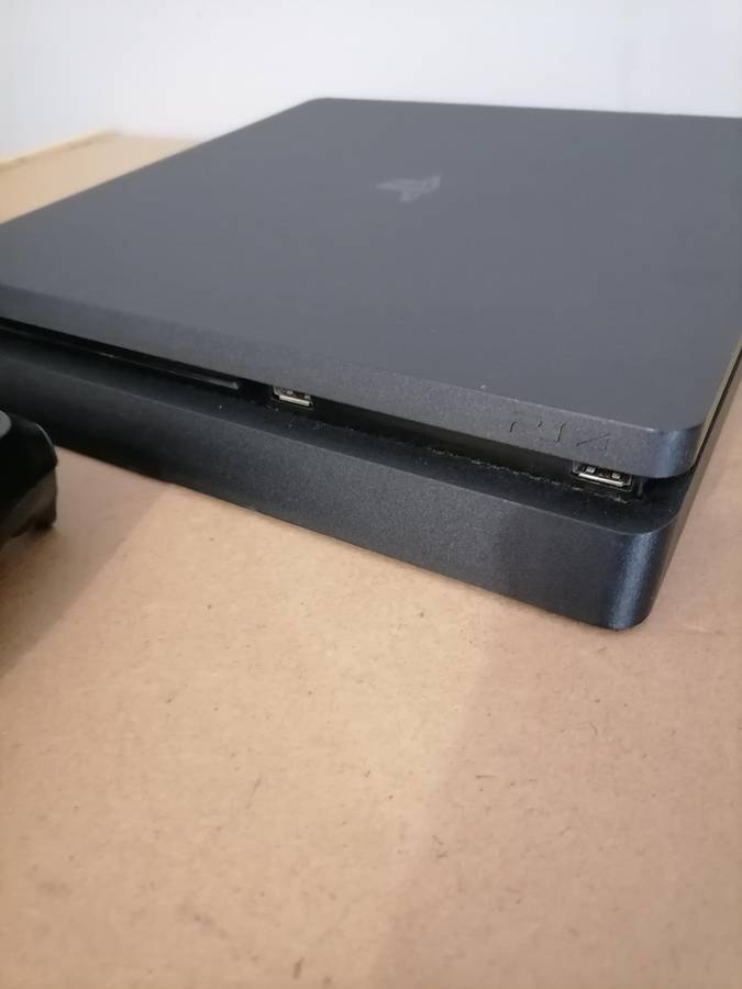 Sony PS4 Console - 500 GB with Controller