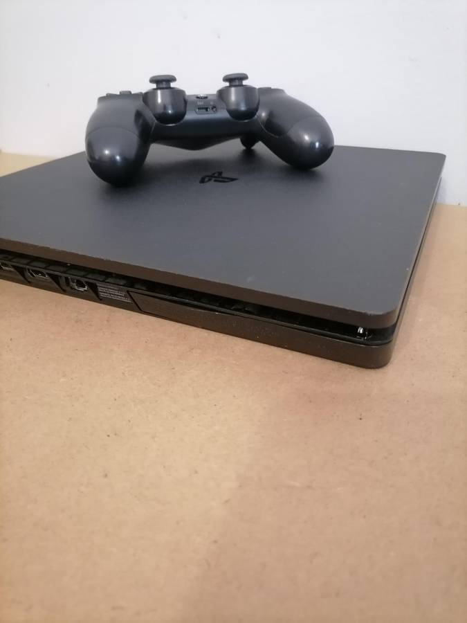 Sony PS4 Console - 500 GB with Controller