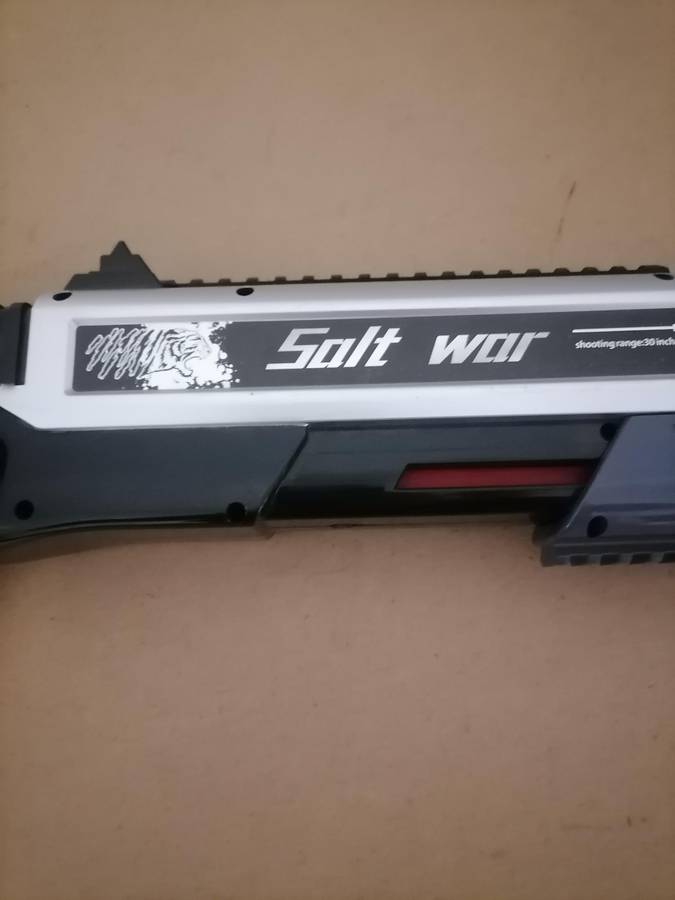 SALT WAR Salt Fly Killer Gun - Eliminates Insects in a Fun Way - Outdoor and Indoor Fly Swatter