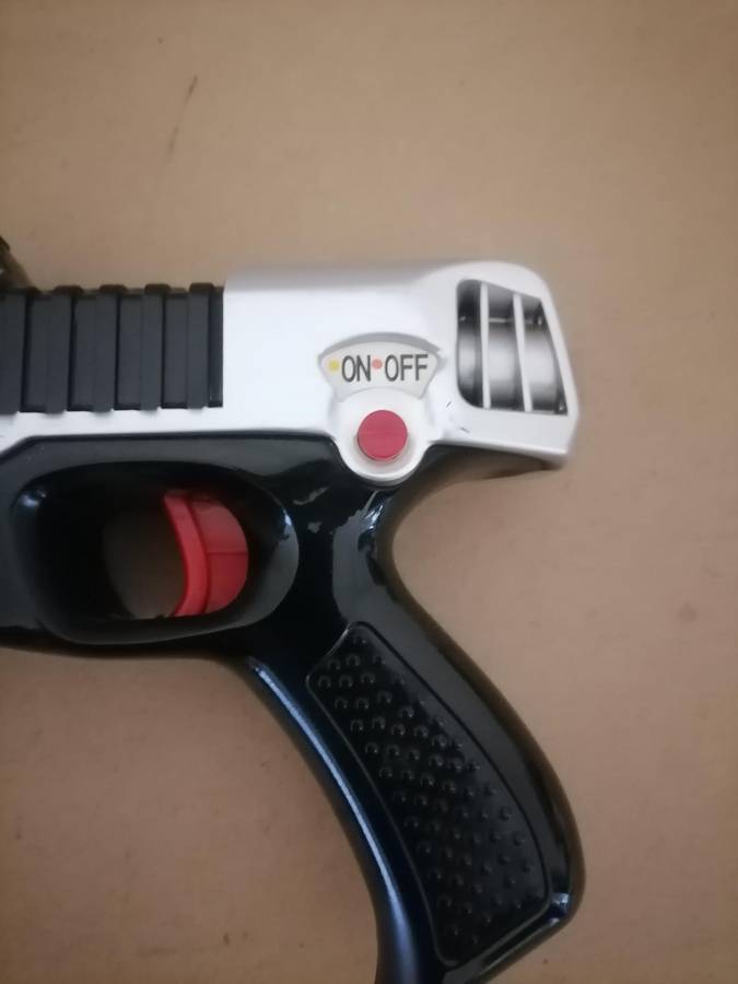 SALT WAR Salt Fly Killer Gun - Eliminates Insects in a Fun Way - Outdoor and Indoor Fly Swatter