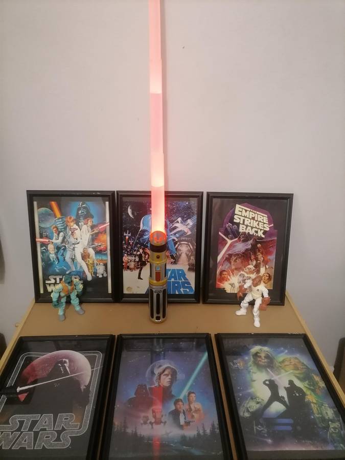 MASSIVE ORIGINAL STAR WARS BUNDEL - 1 Bladebuilders Force Master Lightsaber MULTI-COLORED - 6 FRAMED