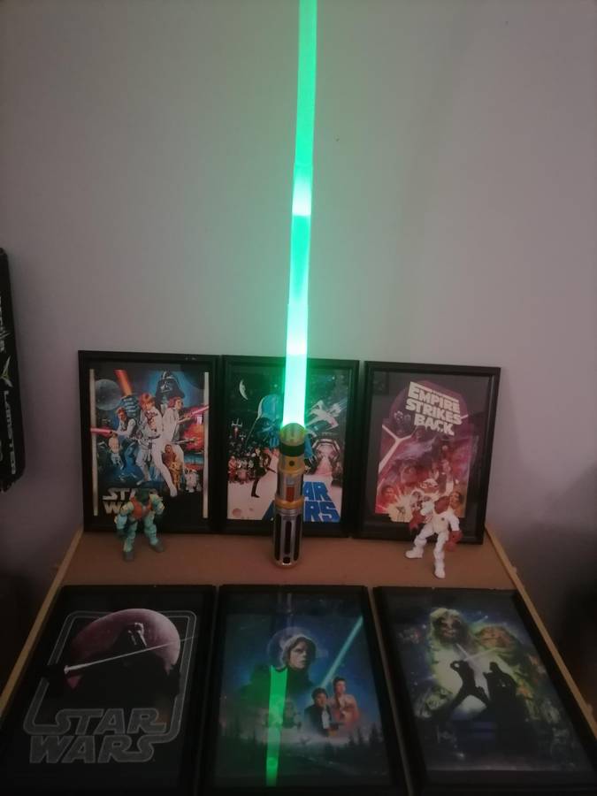 MASSIVE ORIGINAL STAR WARS BUNDEL - 1 Bladebuilders Force Master Lightsaber MULTI-COLORED - 6 FRAMED
