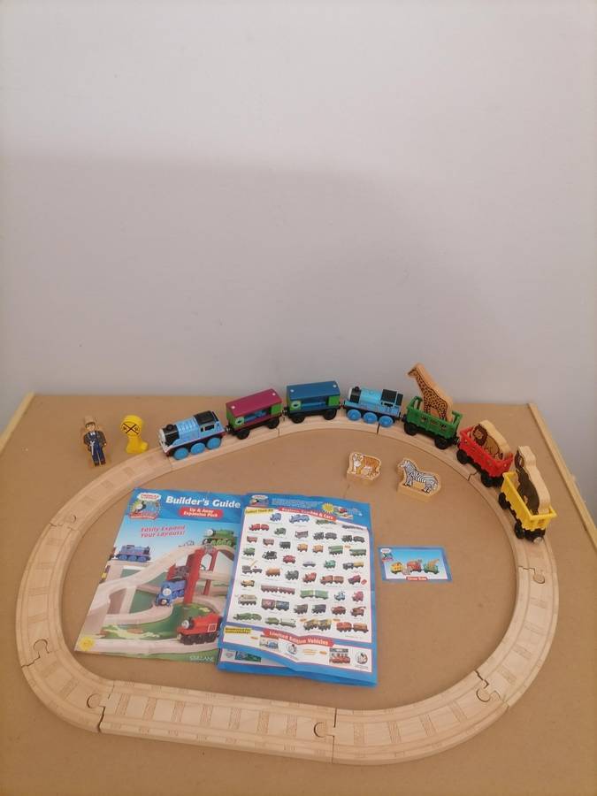 VINTAGE 2002 THOMAS & FRIENDS WOODEN RAILWAY - LOCAMOTIVE FULL ON METAL DIE CAST WORKS WITH BATTERIE