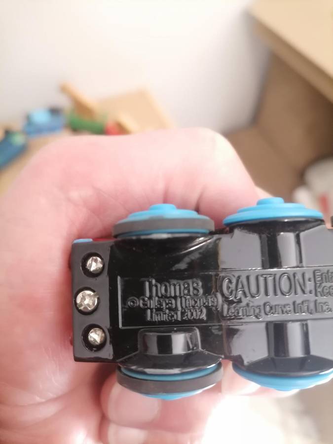 VINTAGE 2002 THOMAS & FRIENDS WOODEN RAILWAY - LOCAMOTIVE FULL ON METAL DIE CAST WORKS WITH BATTERIE