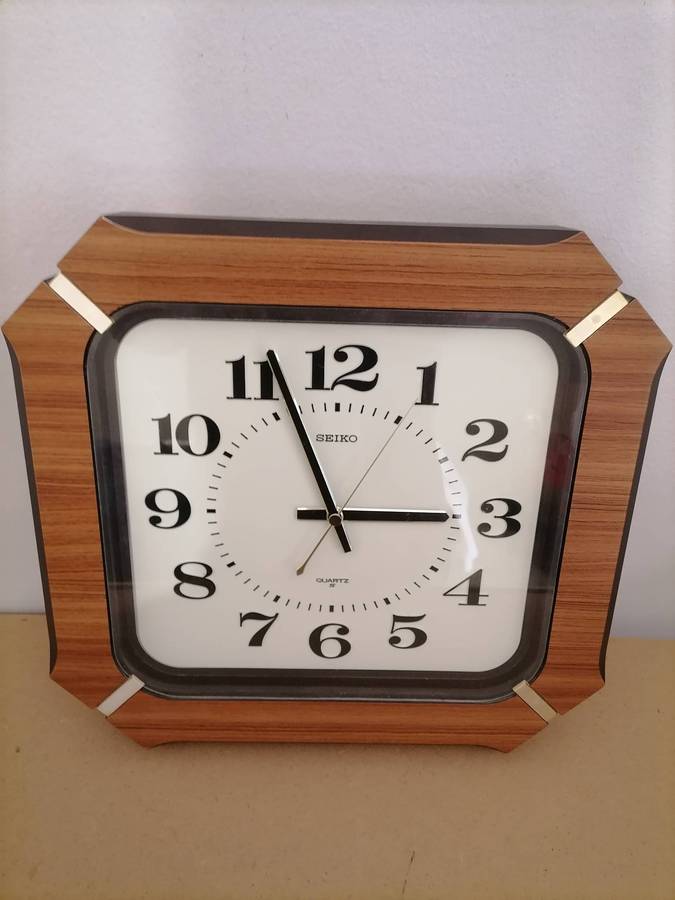 Jual Jam dinding Seiko Quartz QA009B Wall Clock Made in Japan - AMAZING CONDITION - 100% WORKING