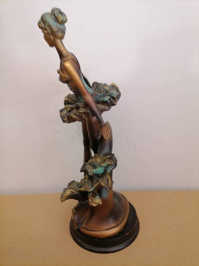 Elegant Ballet Dancer Statue  A Unique Artistic Piece - MADE from RESIN - 31 CM HEIGHT - Marked