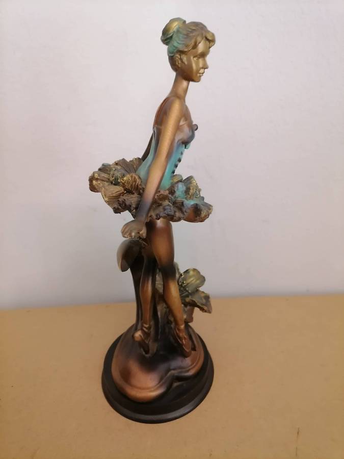 Elegant Ballet Dancer Statue  A Unique Artistic Piece - MADE from RESIN - 31 CM HEIGHT - Marked