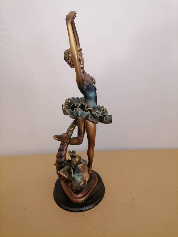 Elegant Ballet Dancer Statue  A Unique Artistic Piece - MADE from RESIN - 36 CM HEIGHT - MARKED