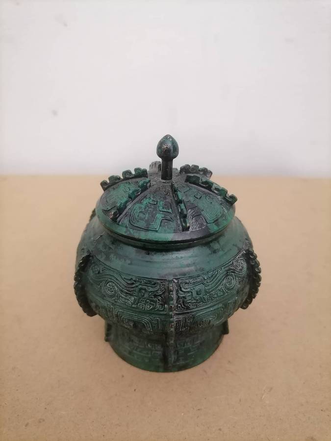 Chinese 100% Bronze Age Sacrificial Vessel WITH MARKINGS Heavy Weight METAL - 19 CM HEIGHT