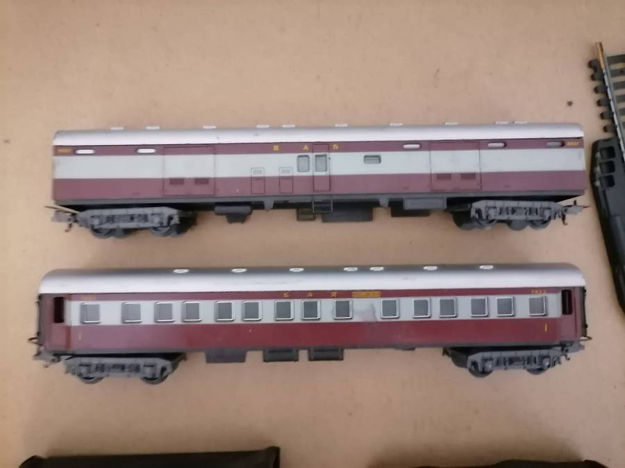 Lima train SET ITALY - SAR - HO SCALE - POWER SUPPLY - 28 TRACKS - 4 WAGONS - 1 Coach - 1 Carrier