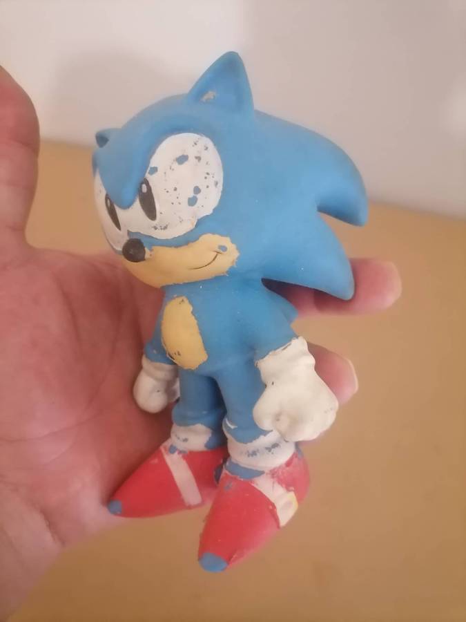 Sonic the Hedgehog Stretch Squishy Mini Toy plus Doctor Don't Sonic Figure - Silicone rubber