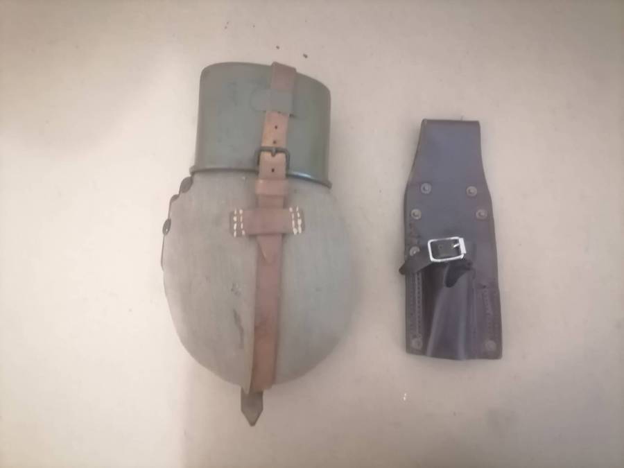 1944 - WW2 *AEMAX* GERMAN LATE-WAR CANTEEN SET WITH BROWN ENAMEL CUP + M1 LEATHER BAYONET FOG 1950'S