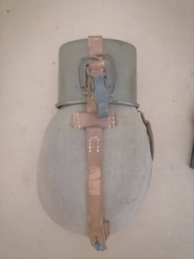 1944 - WW2 *AEMAX* GERMAN LATE-WAR CANTEEN SET WITH BROWN ENAMEL CUP + M1 LEATHER BAYONET FOG 1950'S
