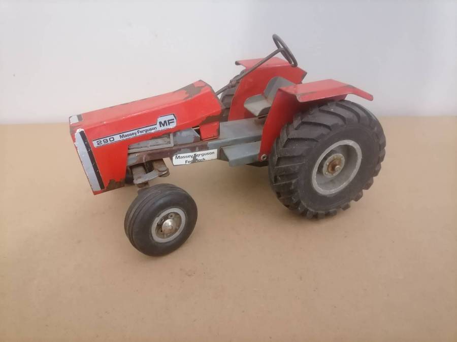 Massey Ferguson 290 Tractor 1/16 (Red)  Tough Metal Toys - 25 CM X 11 CM - PLEASE VIEW ALL PICTURES