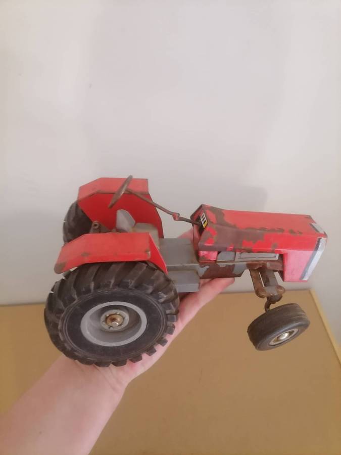 Massey Ferguson 290 Tractor 1/16 (Red)  Tough Metal Toys - 25 CM X 11 CM - PLEASE VIEW ALL PICTURES