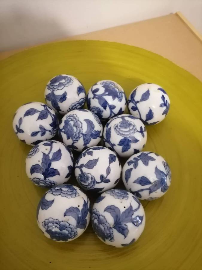 11 X Vintage Ceramic Carpet Ball, Dark Blue Floral and White