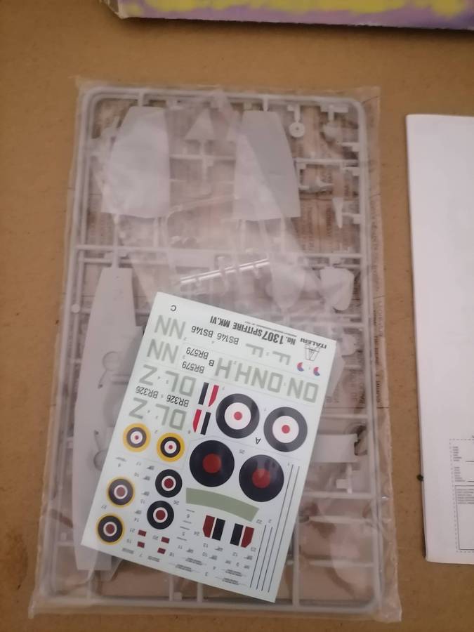 Italeri 1/72 1307 WWII Royal Air Force Spitfire Mk.VI Fighter NEW