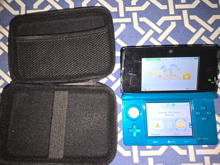 Nintendo 3DS Console - with hardshell case