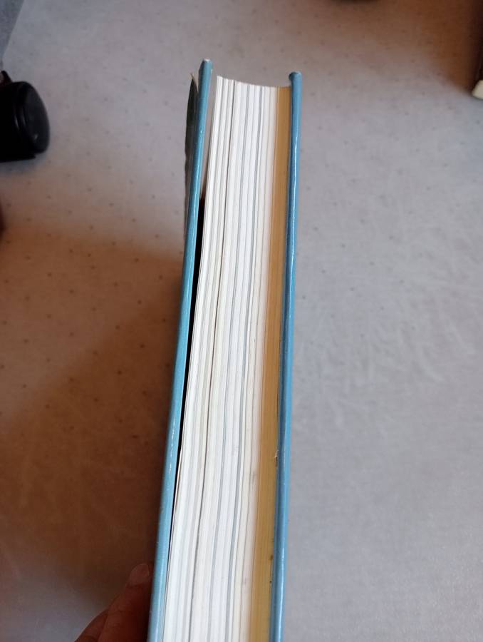 SIGNED BOOKS ON AUCTION  SOME SCARCE !!   READ BELOW  " BEAUTIFUL COFFEE TABLE BOOK-LIKE NEW !!!!  "