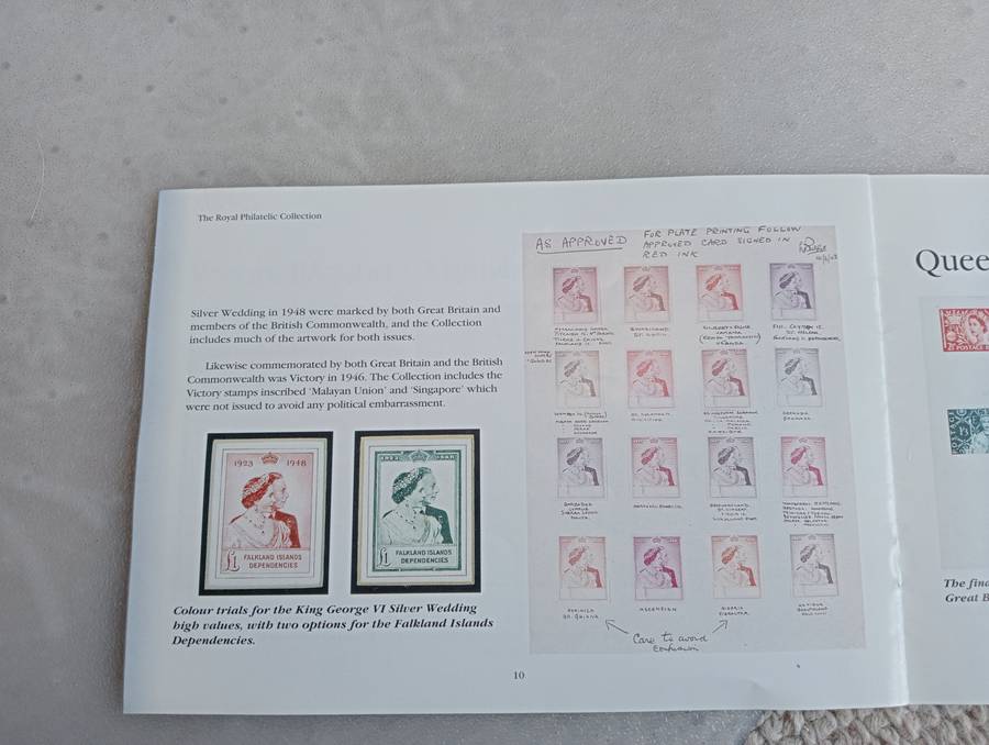 QEII ROYAL COLLECTION INVITATION 2000  { STUNNING }