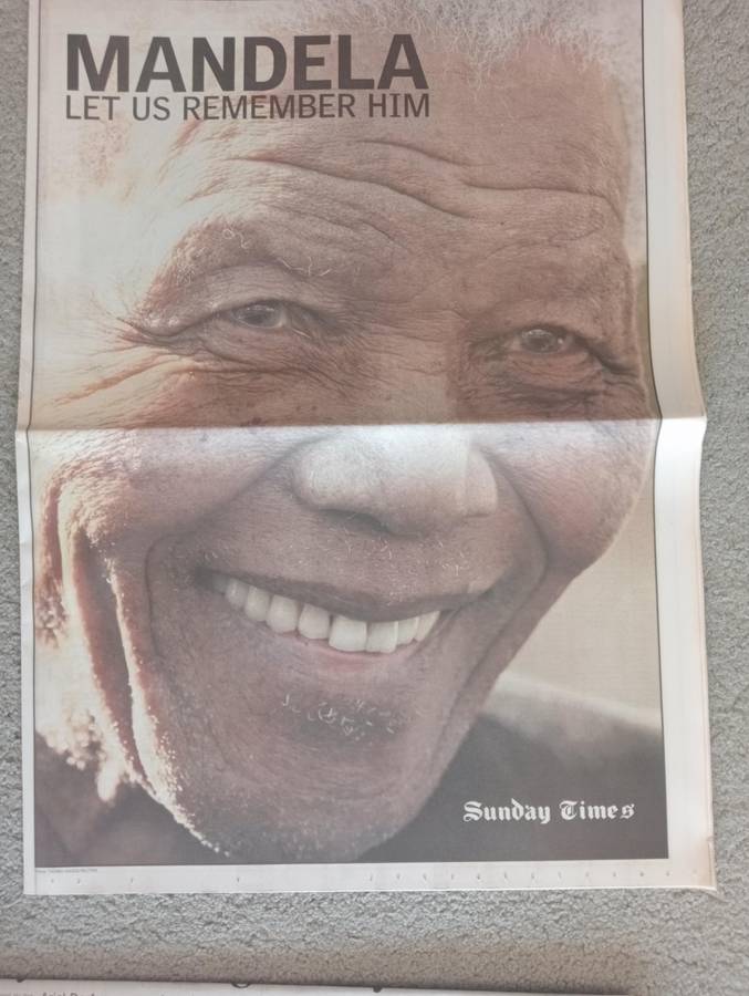 EXTREMELY SCARCE 5 DIFFERENT " MANDELA NEWSPAPERS 2013 " UNREAD AS NEW-ALL PARTS INCLUDED !!