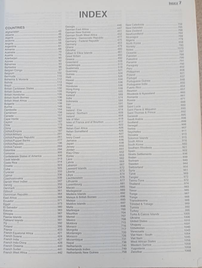 1066 PAGE HARD COVER CATALOGUE OF WORLD BANK NOTES-NICE CONDITION