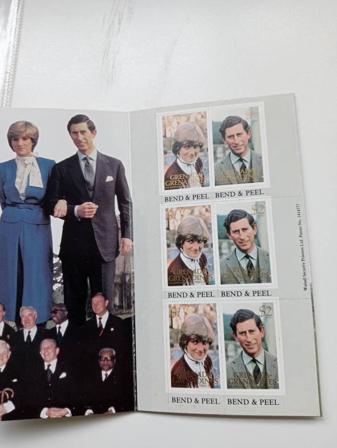 LADY DI 5 INTACT BOOKLETS