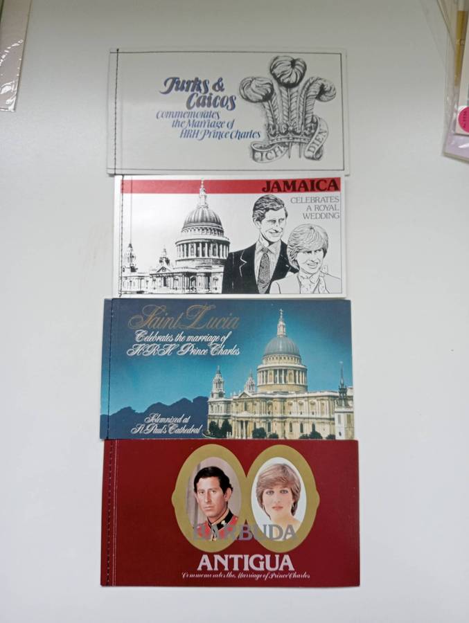 LADY DI 5 INTACT BOOKLETS