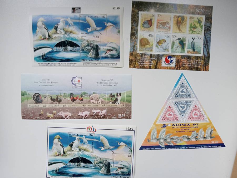 THEMATICS- BIRDS SCARCE LOT OF UMM MINI SHEETS