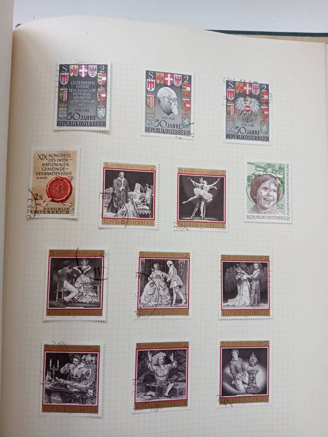AUSTRIA-VALUABLE RUN-mini sheets included-must scroll down to see all