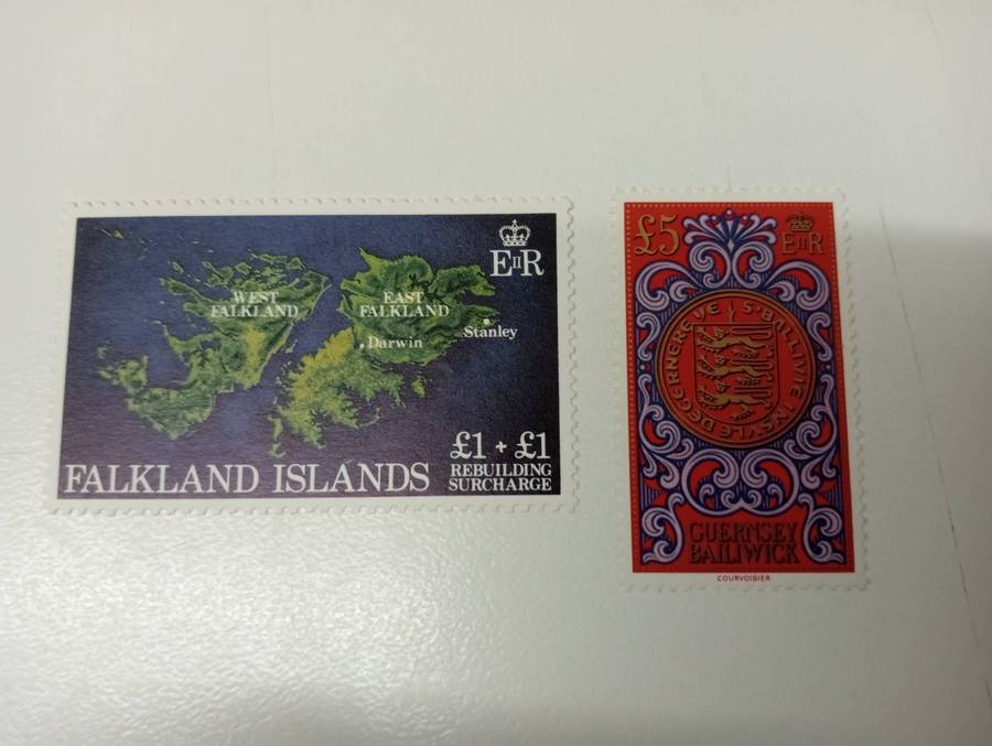 5 POUND and 1 + 1  POUND SUPERB umm