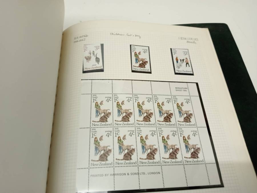 NEW ZEALAND-LOVELY UMM COLLECTION many mini sheets and MORE.NOT NEARLY ALL SHOWN !!