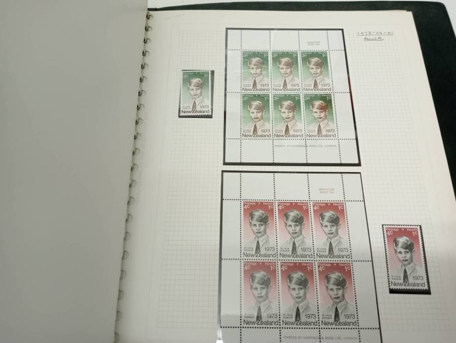 NEW ZEALAND-LOVELY UMM COLLECTION many mini sheets and MORE.NOT NEARLY ALL SHOWN !!