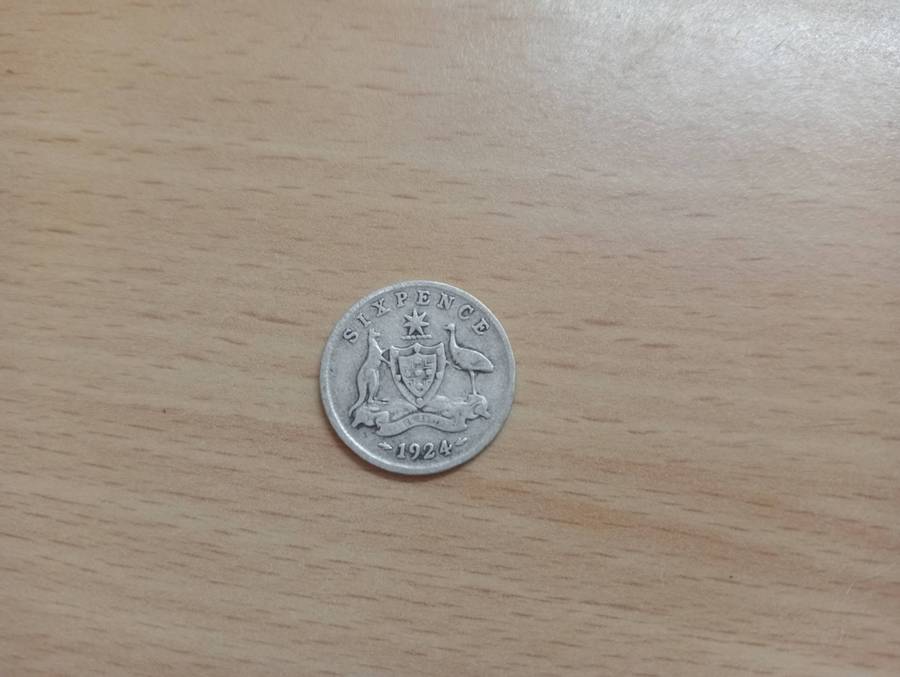 NICE AUSTRALIAN SILVER COIN 1924