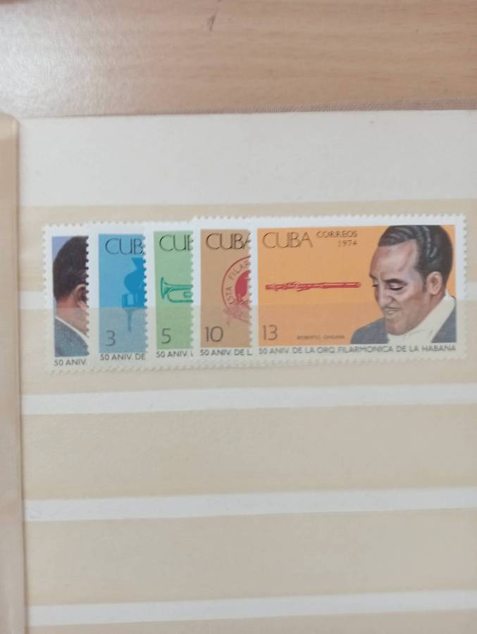 SMALL STOCK BOOK WITH UMM  THEMATIC SETS