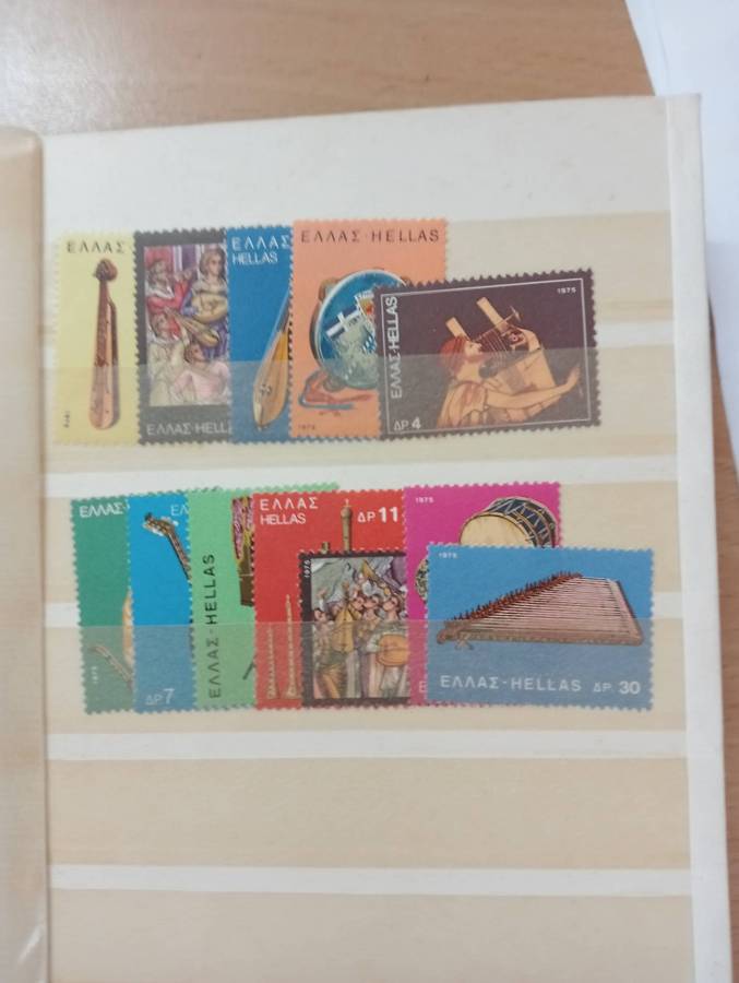 SMALL STOCK BOOK WITH UMM  THEMATIC SETS