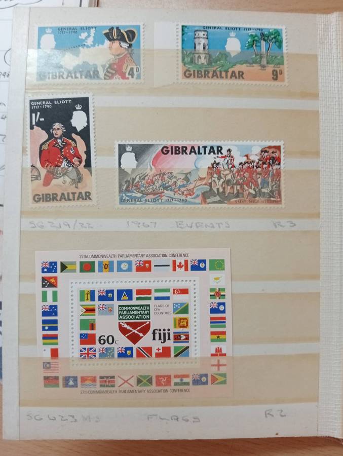 SMALL STOCK BOOK WITH UMM  THEMATIC SETS