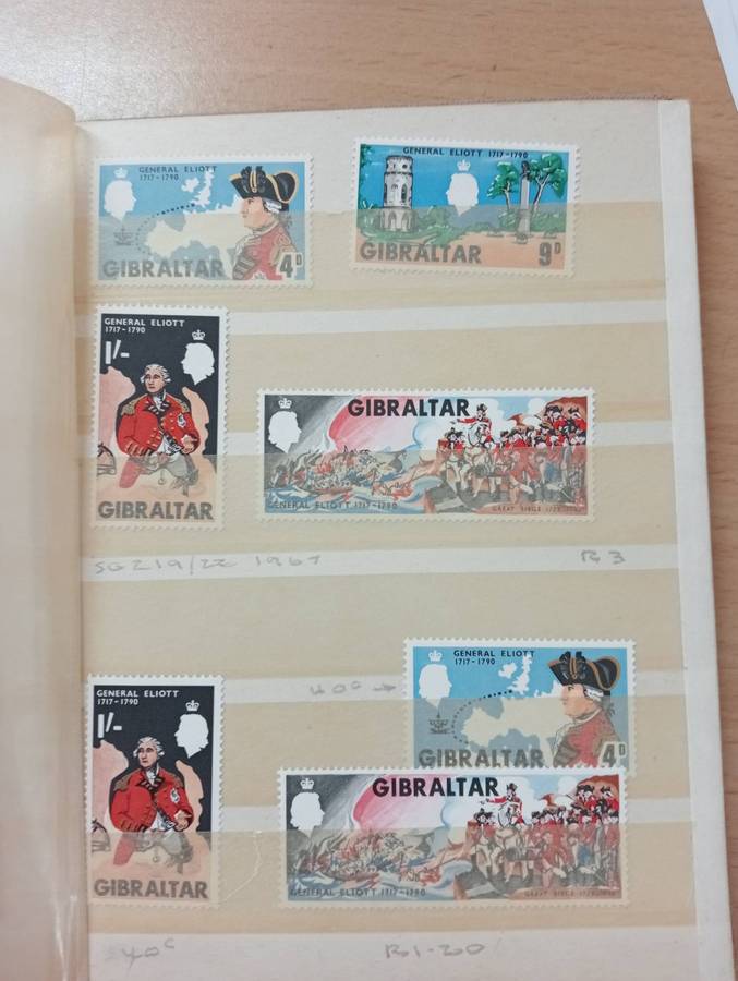 SMALL STOCK BOOK WITH UMM  THEMATIC SETS