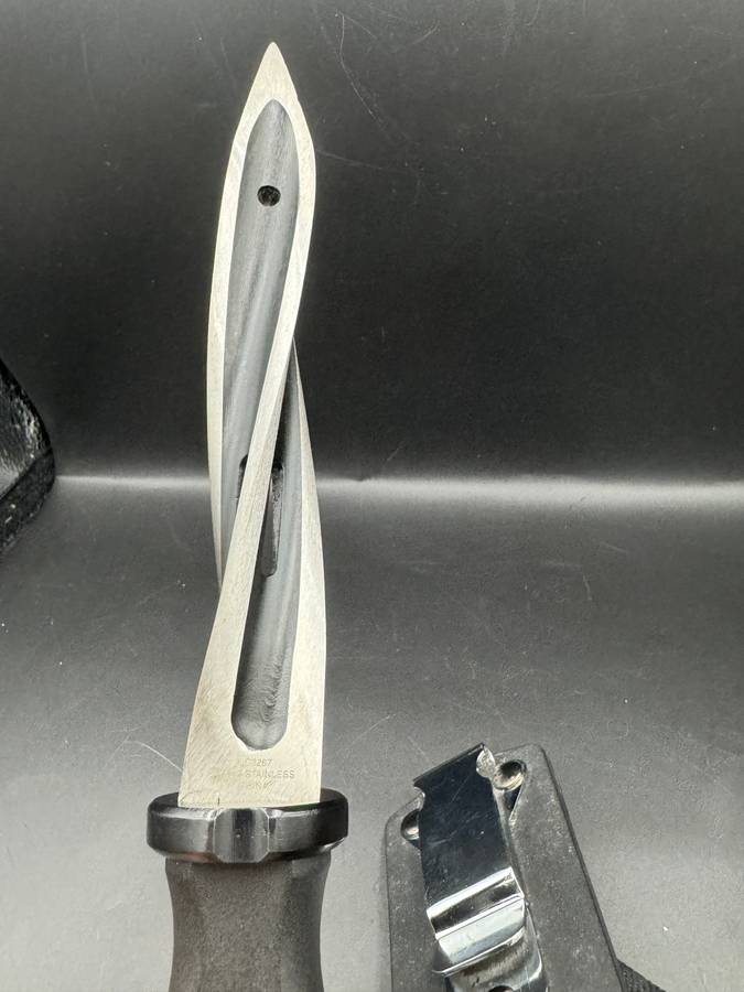 United Cutlery Cyclone Boot Knife With Custom Vortec Sheath UC3287