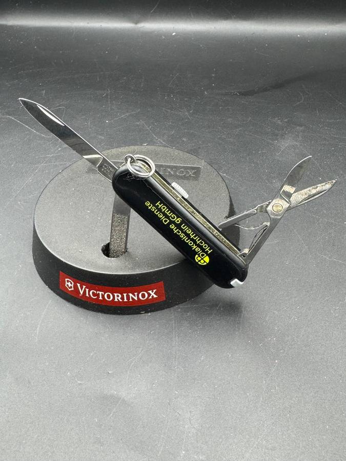 Victorinox Signature Black